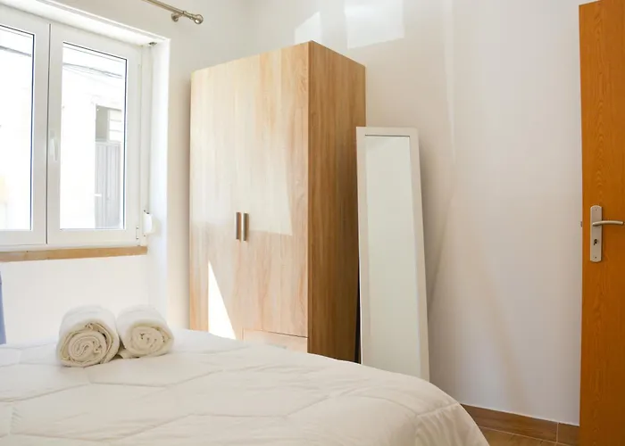 Apartment Casa Estrela Do Mar - Lovely House, 3 Min Walk To The Sesimbra